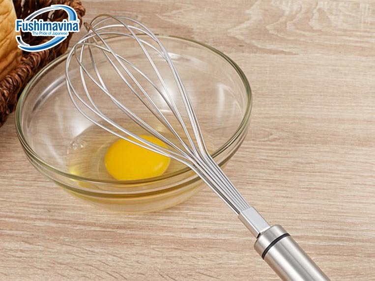 chuẩn bị dụng cụ làm kem tươi ốc quế