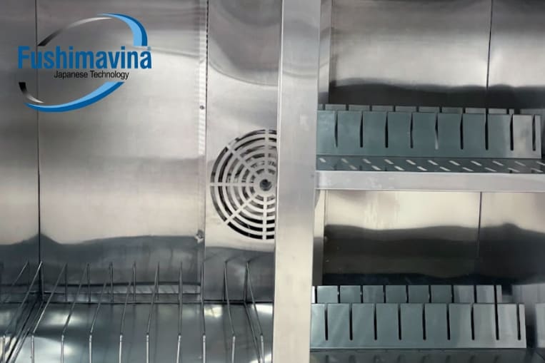 dung tích lớn chứa được nhiều dao thớt