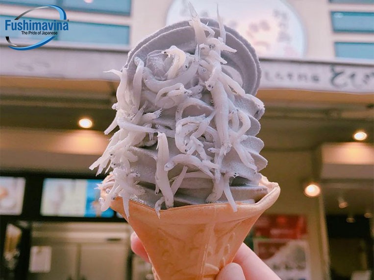 kem cá trích con là sáng tạo giữa kem tươi vani mát lạnh và cá trích