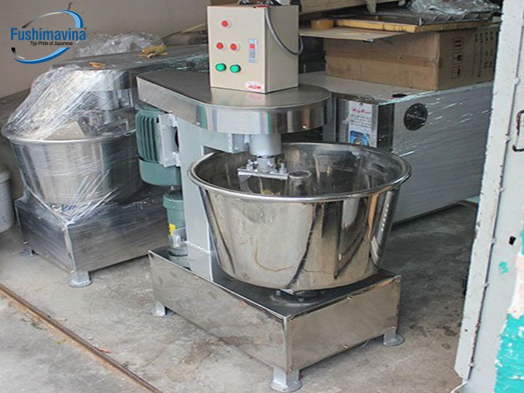 máy trộn bột làm bánh giúp làm nhanh và đều hơn