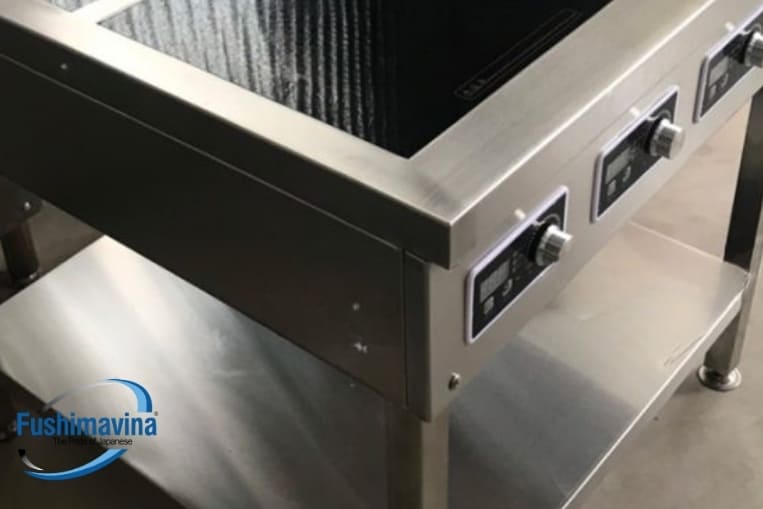 thiết kế bếp làm từ inox không gỉ